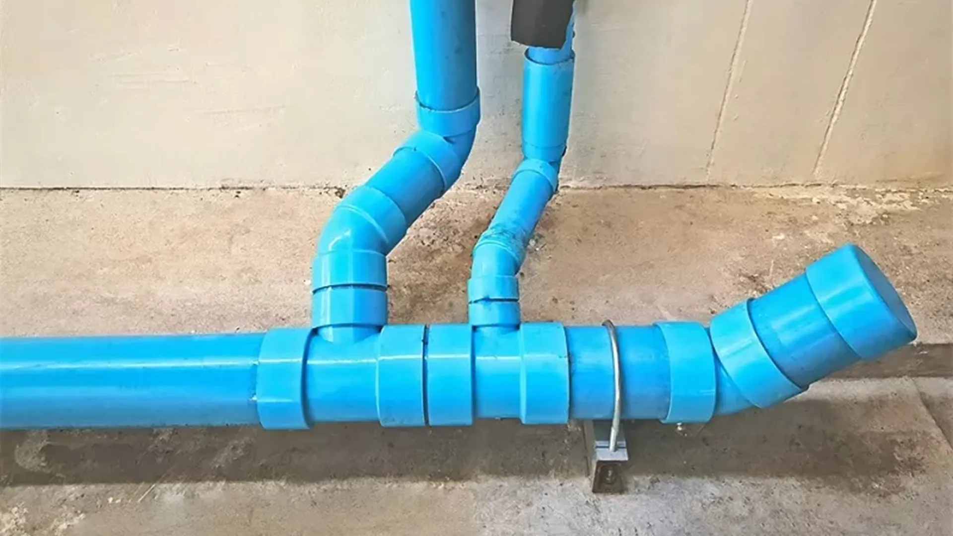 Kiedy konieczna jest wymiana rur wodnych w bloku?